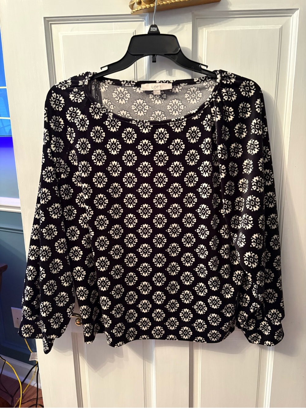 LOFT Black & White Patterned Velour Long-Sleeve Top